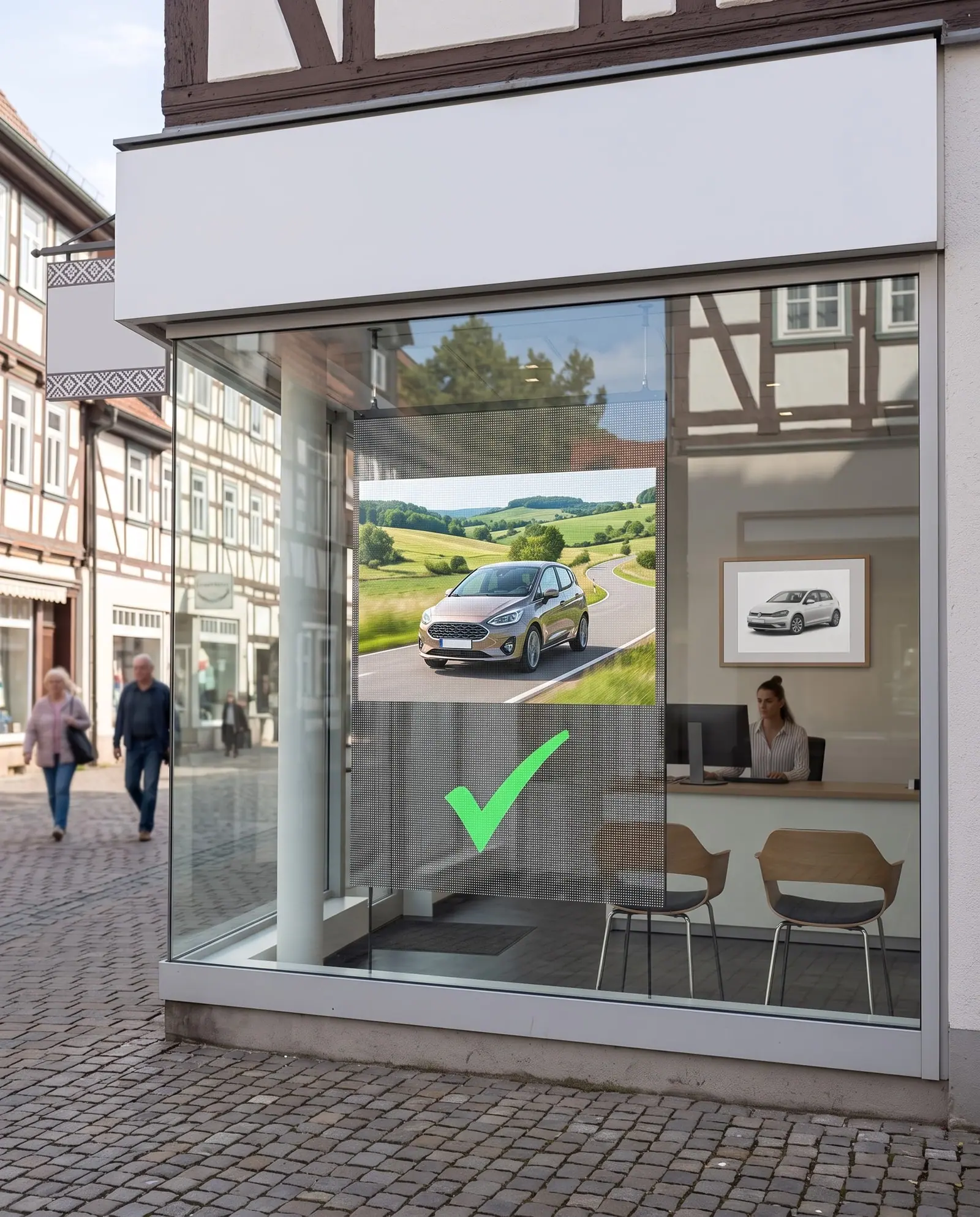 Fahrschule mit transparentem LED-Display im Schaufenster